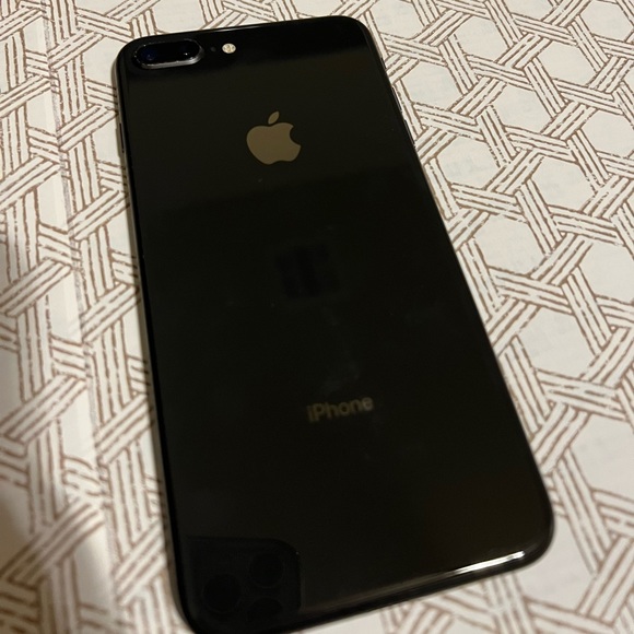 Iphone 8 Plus READ - Picture 4 of 14